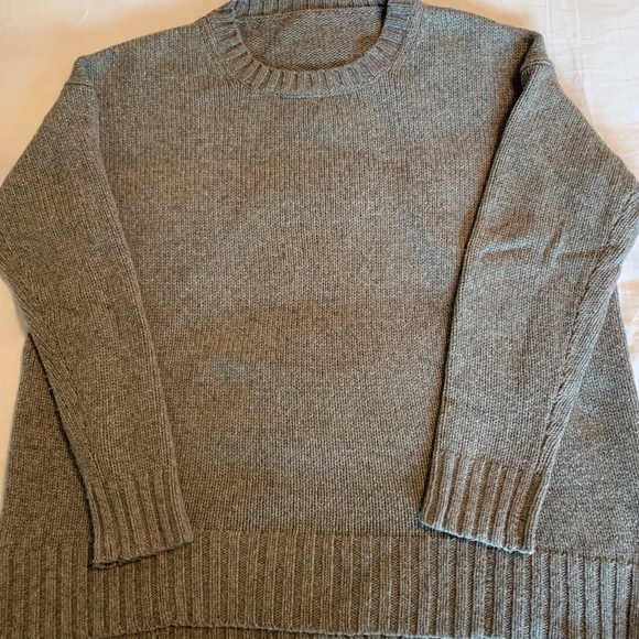 Sweaters - Heathered Grey Crew Neck Sweater Sz L